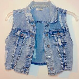 - $11 was $20 ChiQle distressed jean jacket medium wash size small 90’s